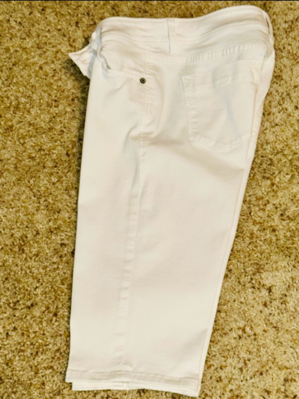Tommy Bahama White Cropped (Clam Diggers) Women’s size 2